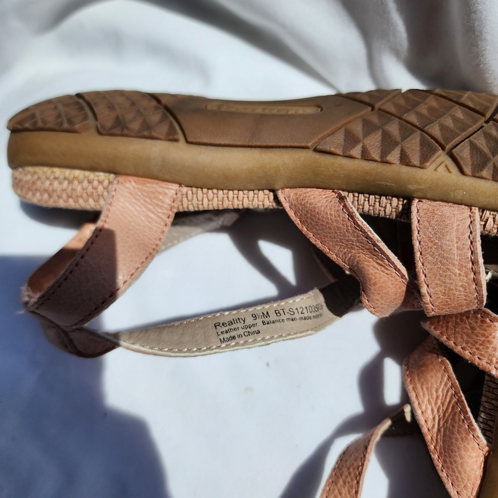 Baretraps Women Tan/brown leather upper sandals with buckle size 9.5 Medium - Picture 6 of 6